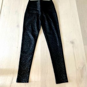 Vince Camuto XS Black Leopard leggings NWOT